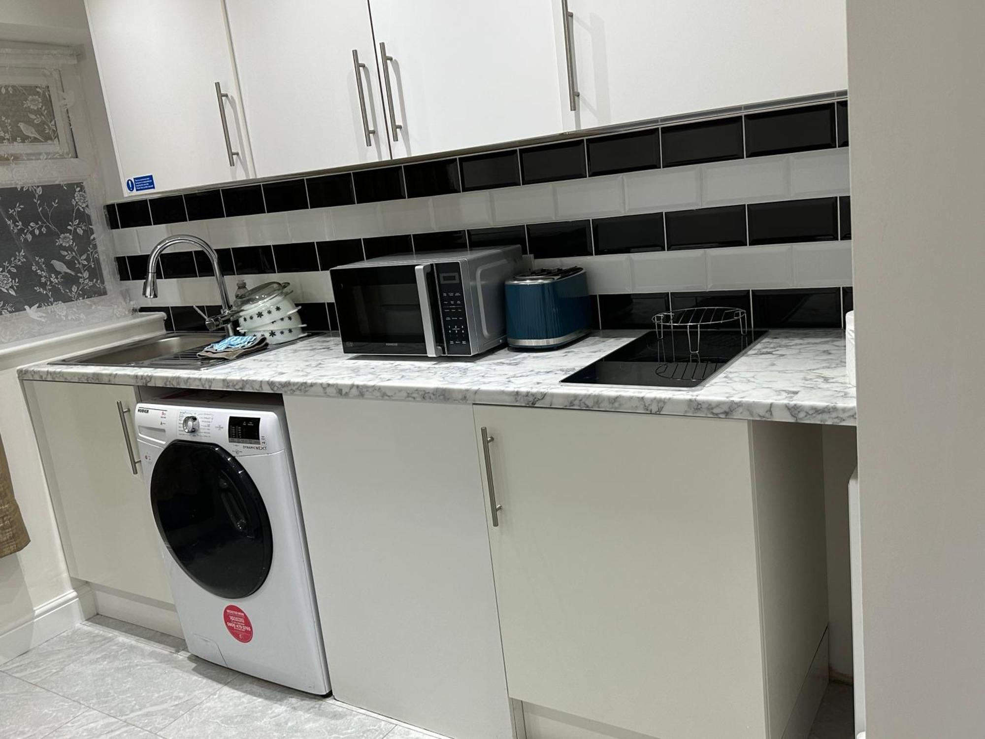 4Th Studio Flat With Private Own Bathroom A London Luxury Family Home Setup And Furnished With Double Bed Plus A Double Futon-Sofa Bed A Single Futon Bed A Baby Cot And Garden And Free Parking エクステリア 写真
