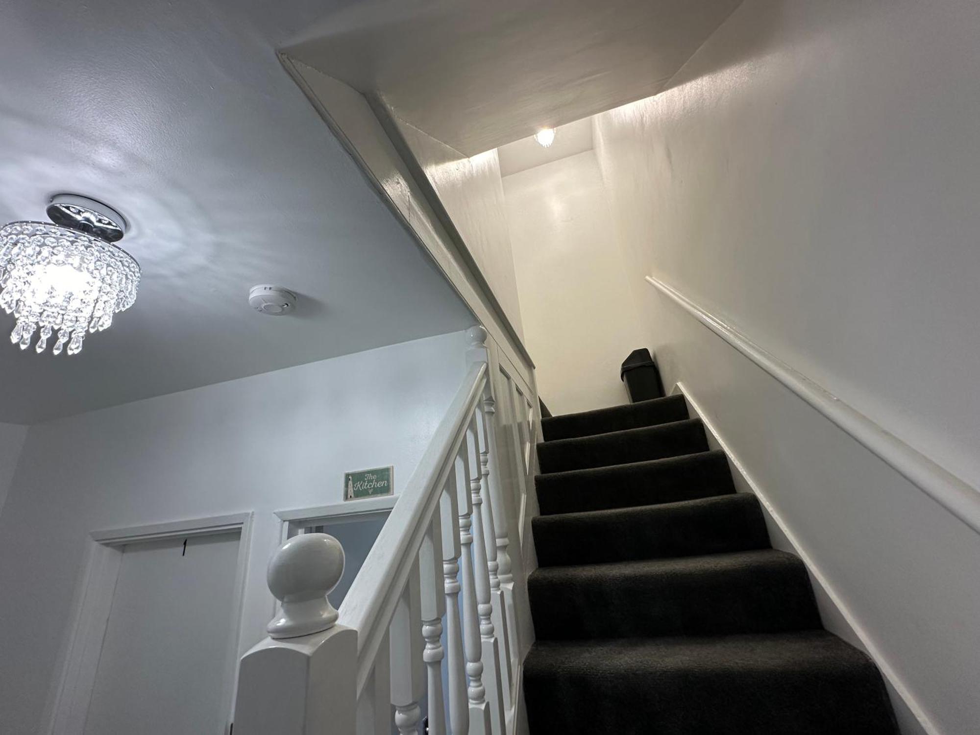 4Th Studio Flat With Private Own Bathroom A London Luxury Family Home Setup And Furnished With Double Bed Plus A Double Futon-Sofa Bed A Single Futon Bed A Baby Cot And Garden And Free Parking エクステリア 写真