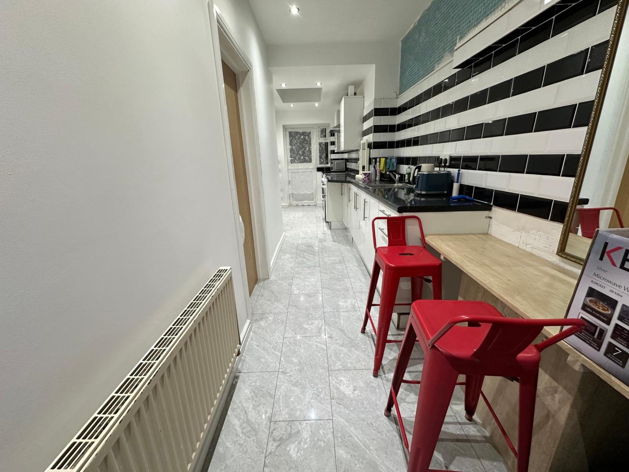 4Th Studio Flat With Private Own Bathroom A London Luxury Family Home Setup And Furnished With Double Bed Plus A Double Futon-Sofa Bed A Single Futon Bed A Baby Cot And Garden And Free Parking エクステリア 写真